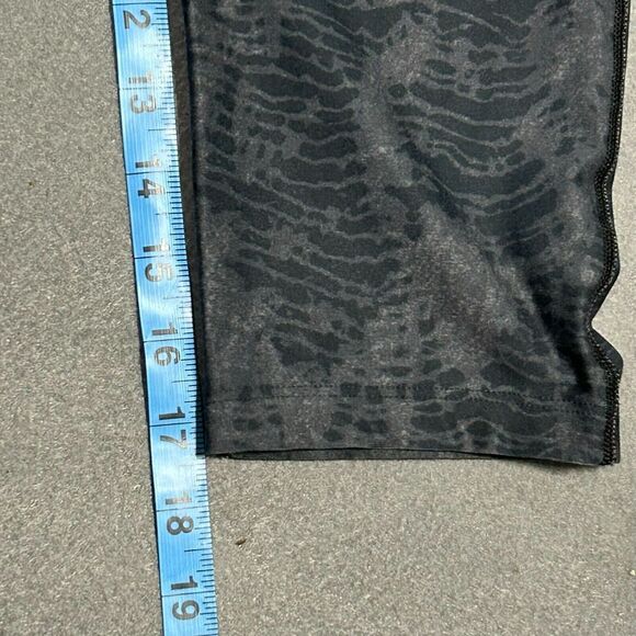 Under Armour Leggings Womens Medium Capri HeatGear Black Grey Yoga‎ Pilates - Picture 13 of 14